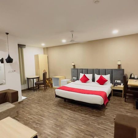 Ayaan Residency Ξενοδοχείο Νόιντα Εξωτερικό φωτογραφία